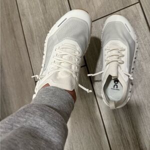 ON CLOUD 6 VERSAS WORN ONCE🩷🩷🎀🎀
OPEN TO OFFERS!!!